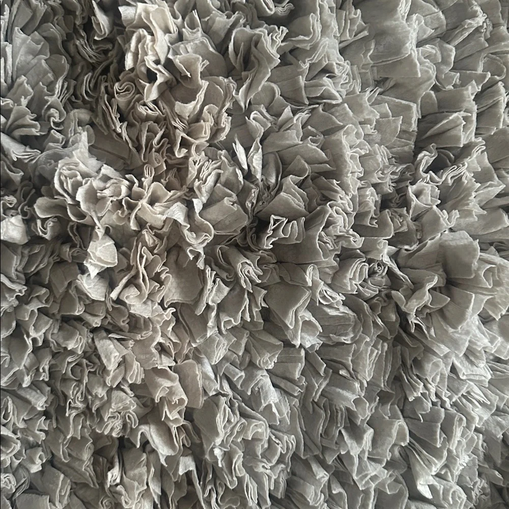 Bathroom rug in light grayish/taupe in color